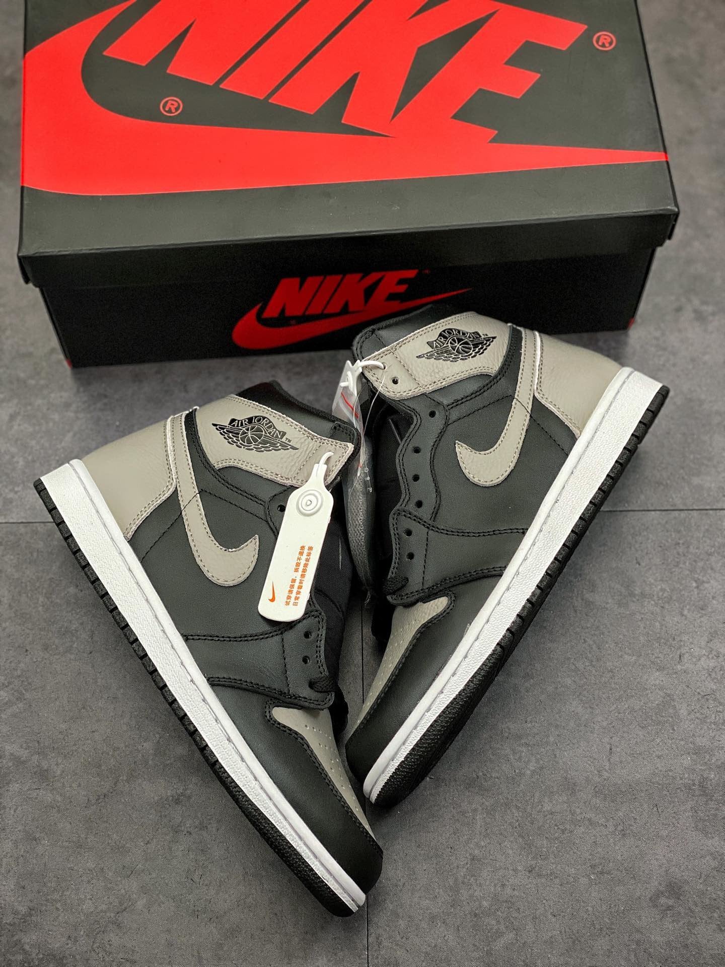AJ1-2