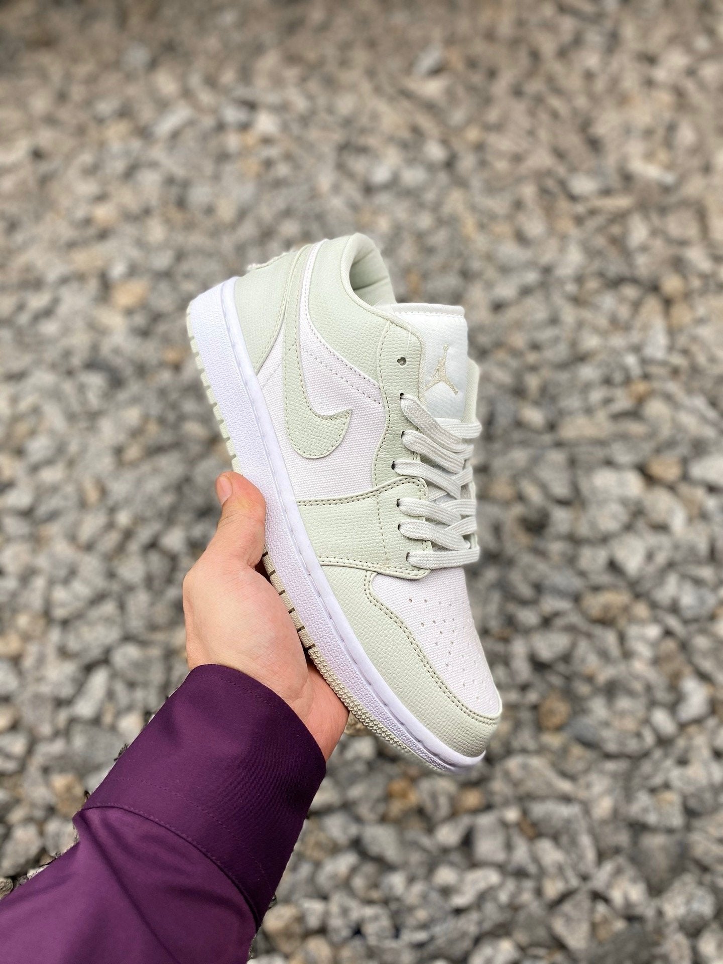 AJ1-1