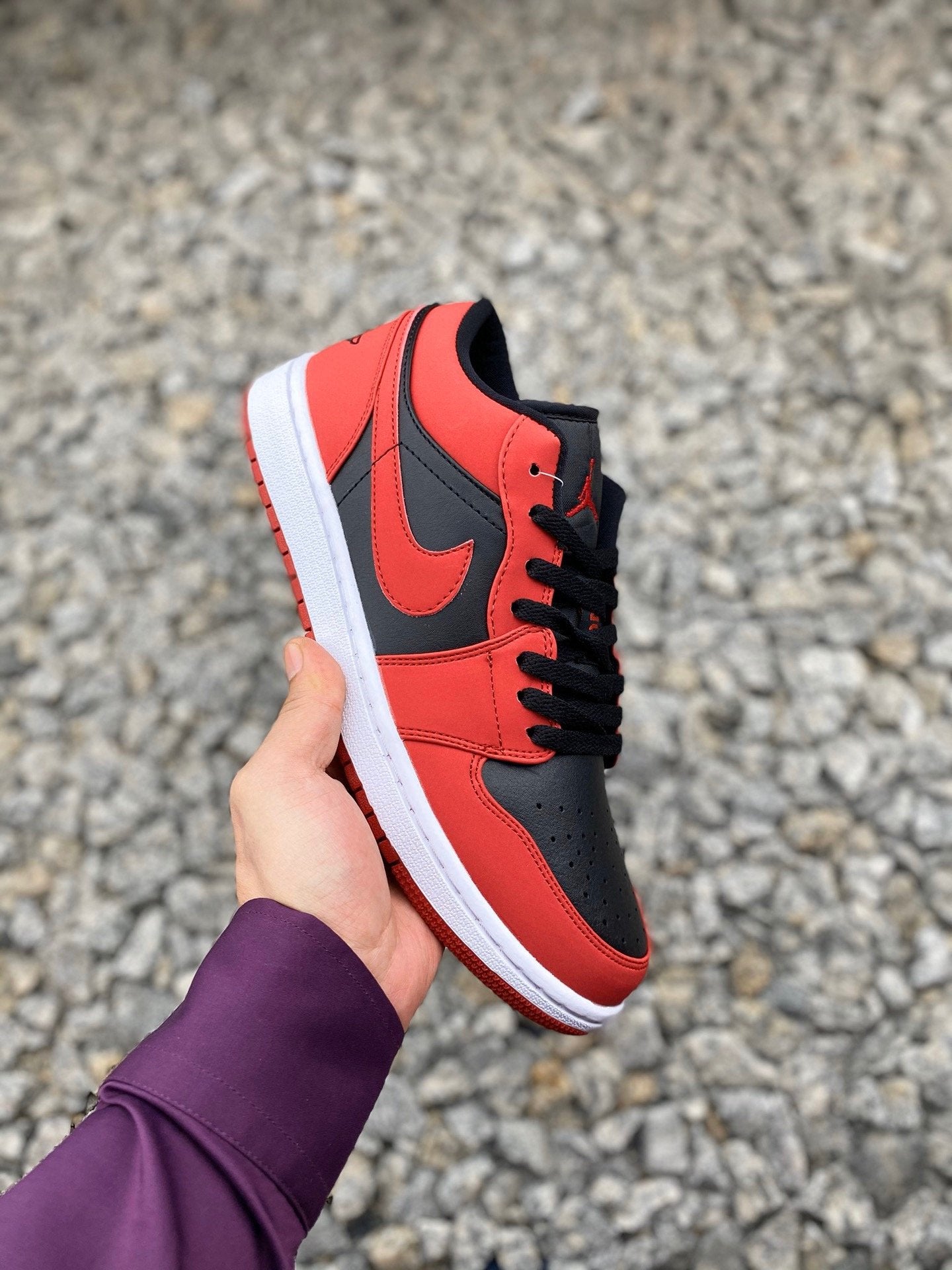 AJ1-1