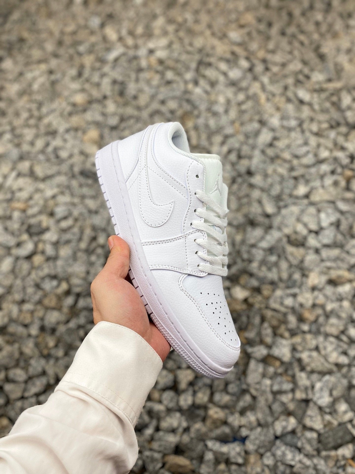 AJ1-1